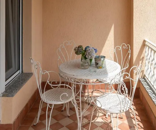 Maison Cecile In Villa. Host Marianna Agliè